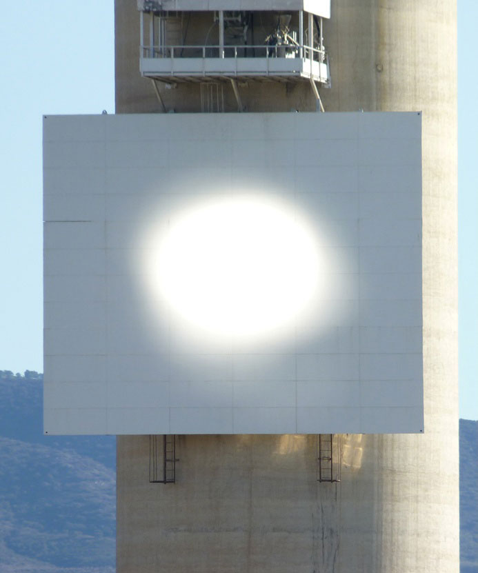 Image-of-the-sun-on-a-tower-target